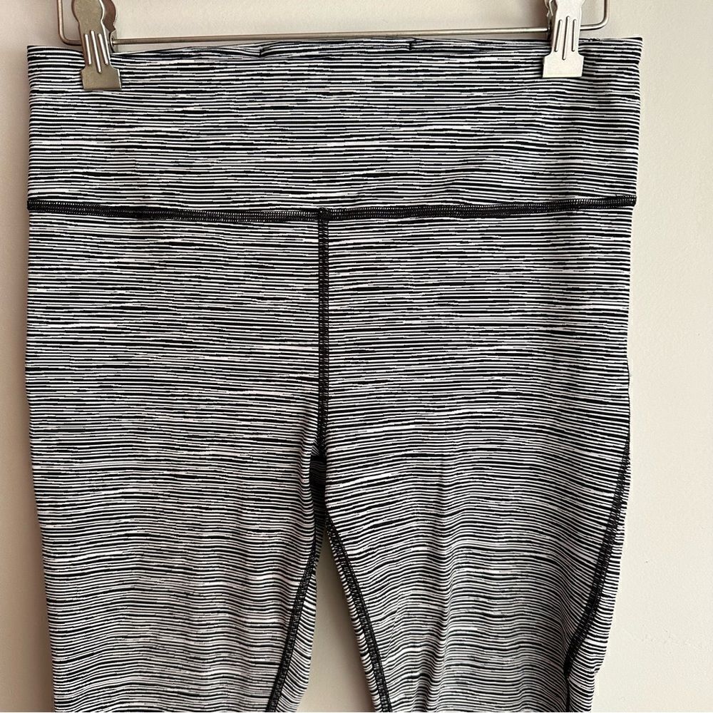 Athleta Leggings Womens white black Ultimate Stash Pocket Capri Activewear - Picture 5 of 7